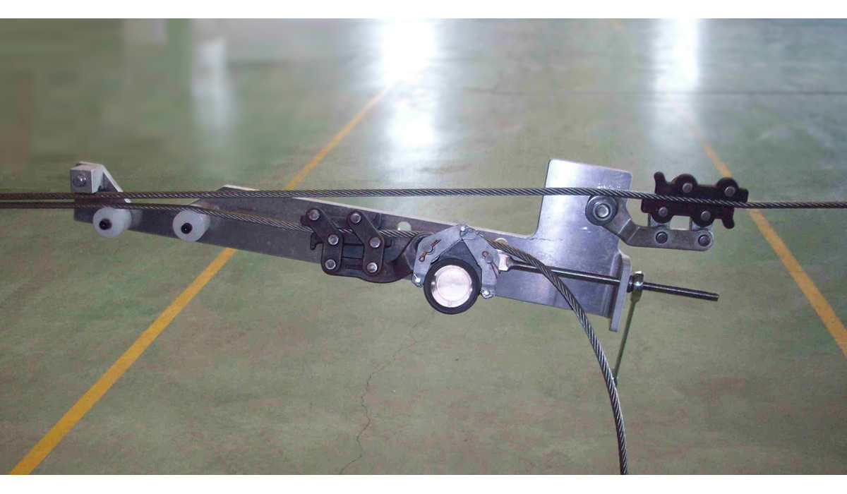 Y-Cable Tensioning Device for overhead wiring of high speed trains